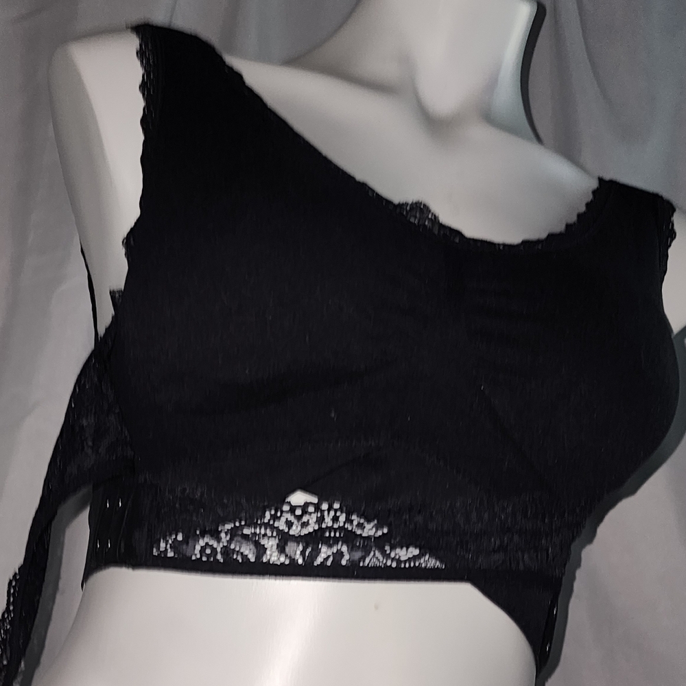 BNWT Black Lace Trim, Soft Support Bralette with Removable Pads, OS Fits Most - Picture 3 of 15